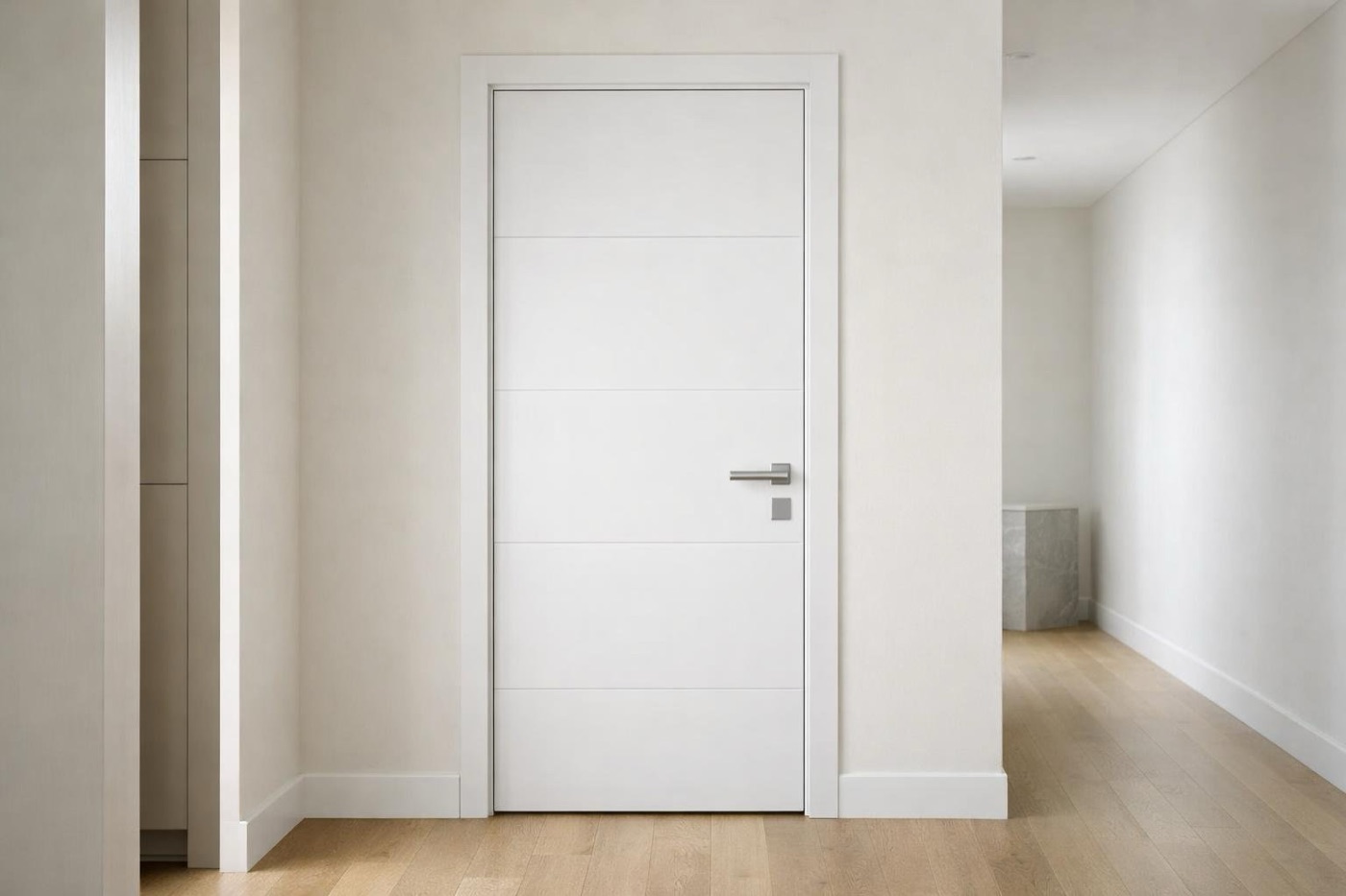 Porta interna moderna in ambiente residenziale