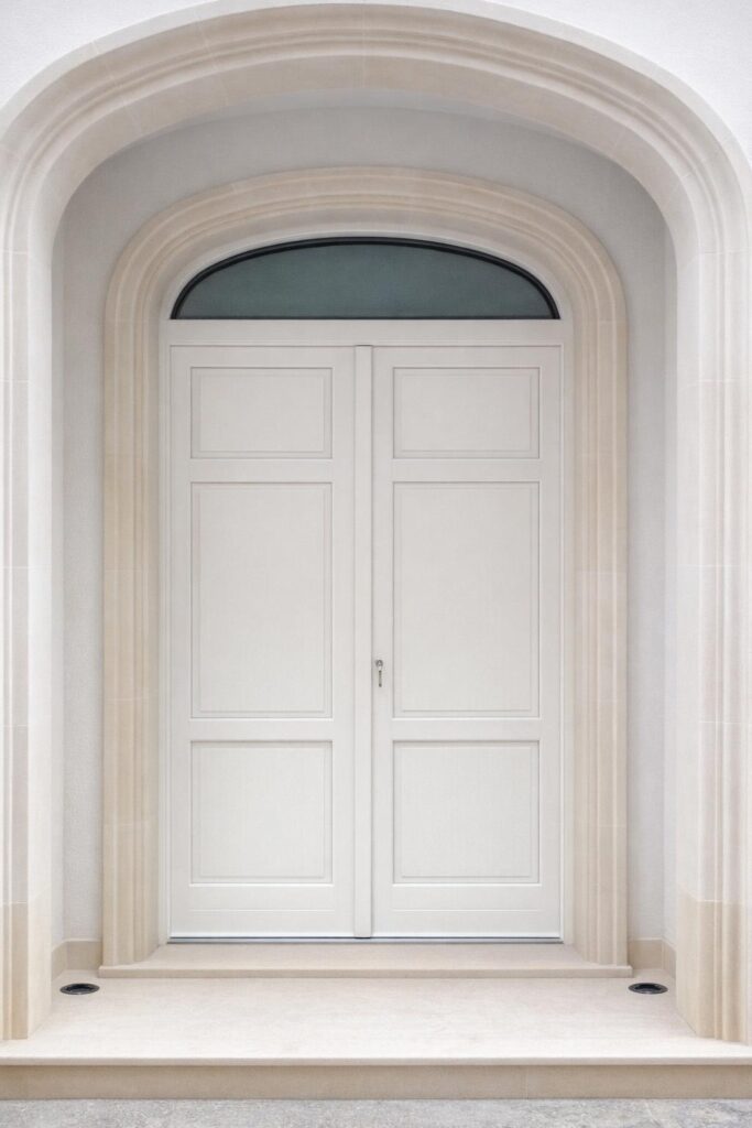 Porta d'ingresso classica ad arco