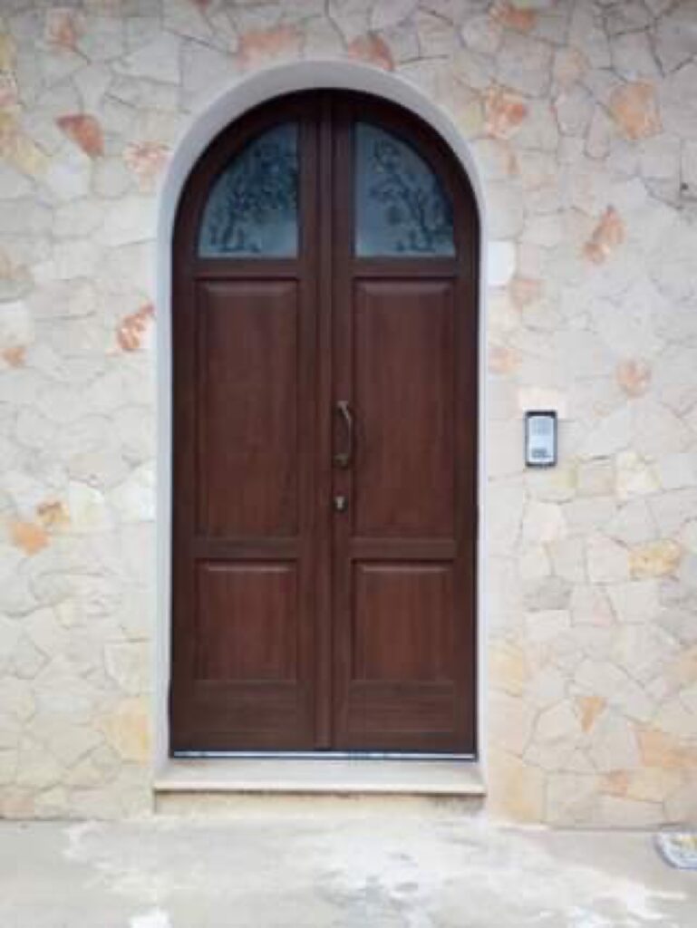 Portone ad arco effetto legno